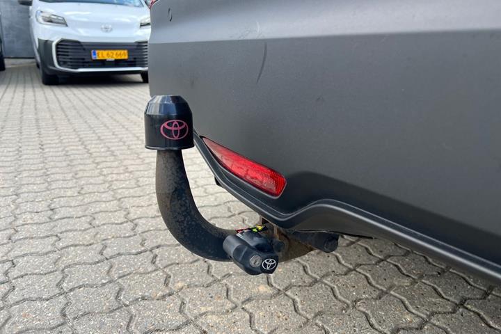 Rød Toyota C-HR fra 2020