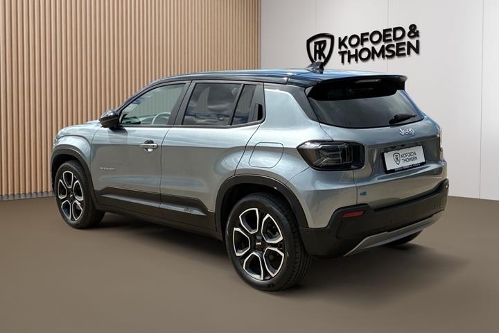 Beige Jeep Avenger fra 2025