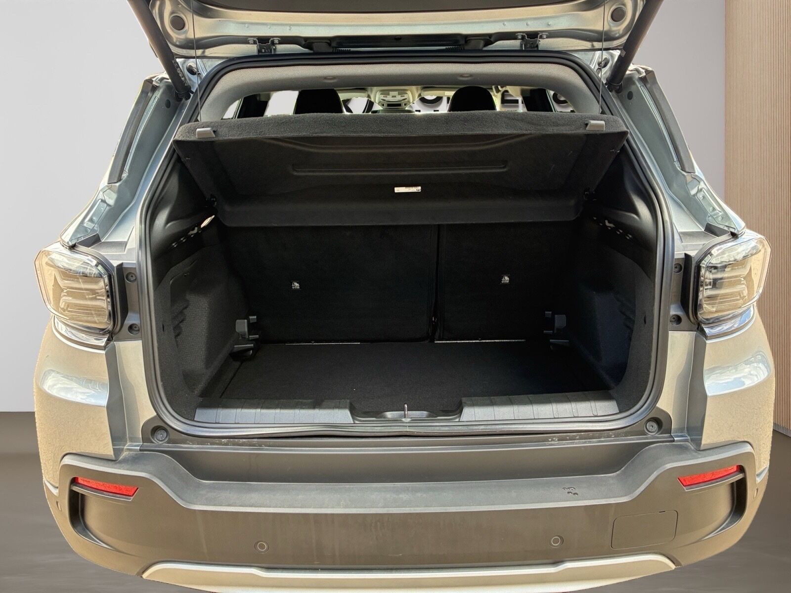 Beige Jeep Avenger fra 2025