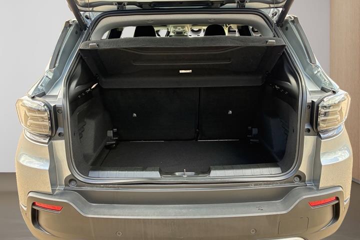 Beige Jeep Avenger fra 2025