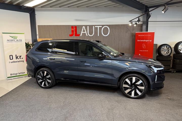 Blå Volvo EX90 fra 2025