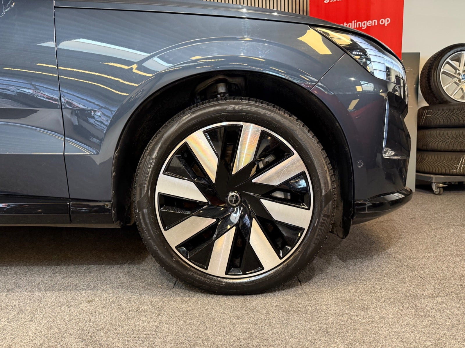 Blå Volvo EX90 fra 2025