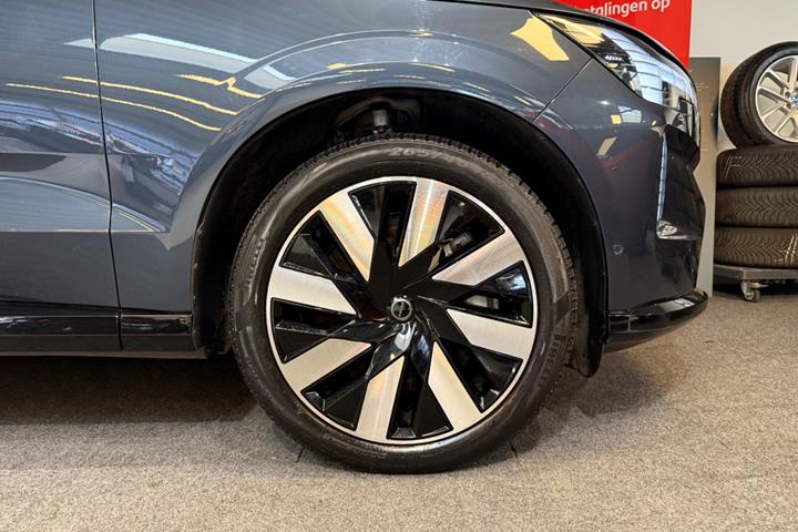 Blå Volvo EX90 fra 2025