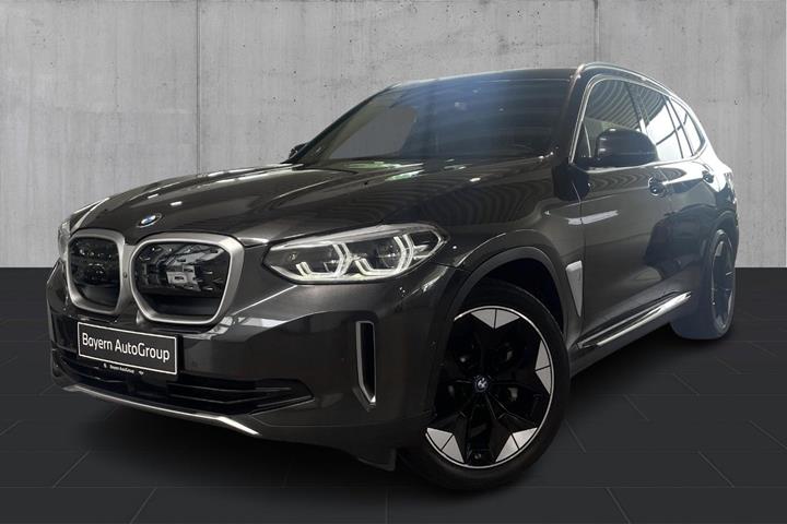 Grå BMW iX3 fra 2021