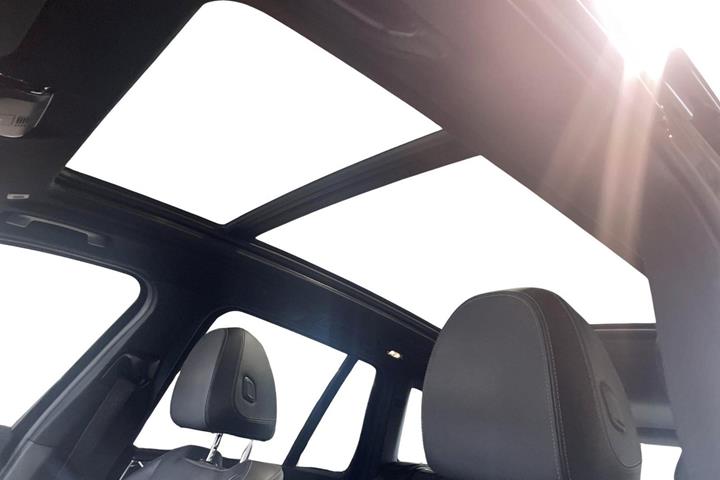 Grå BMW iX3 fra 2021