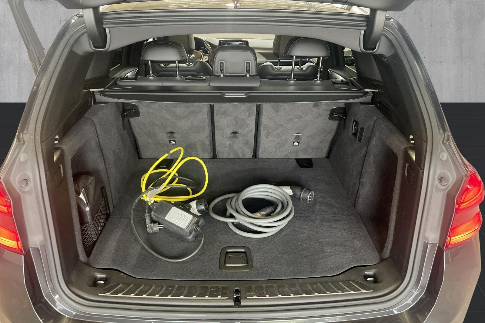 Grå BMW iX3 fra 2021