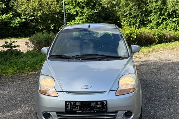 Sølv Chevrolet Matiz fra 2007 set udefra