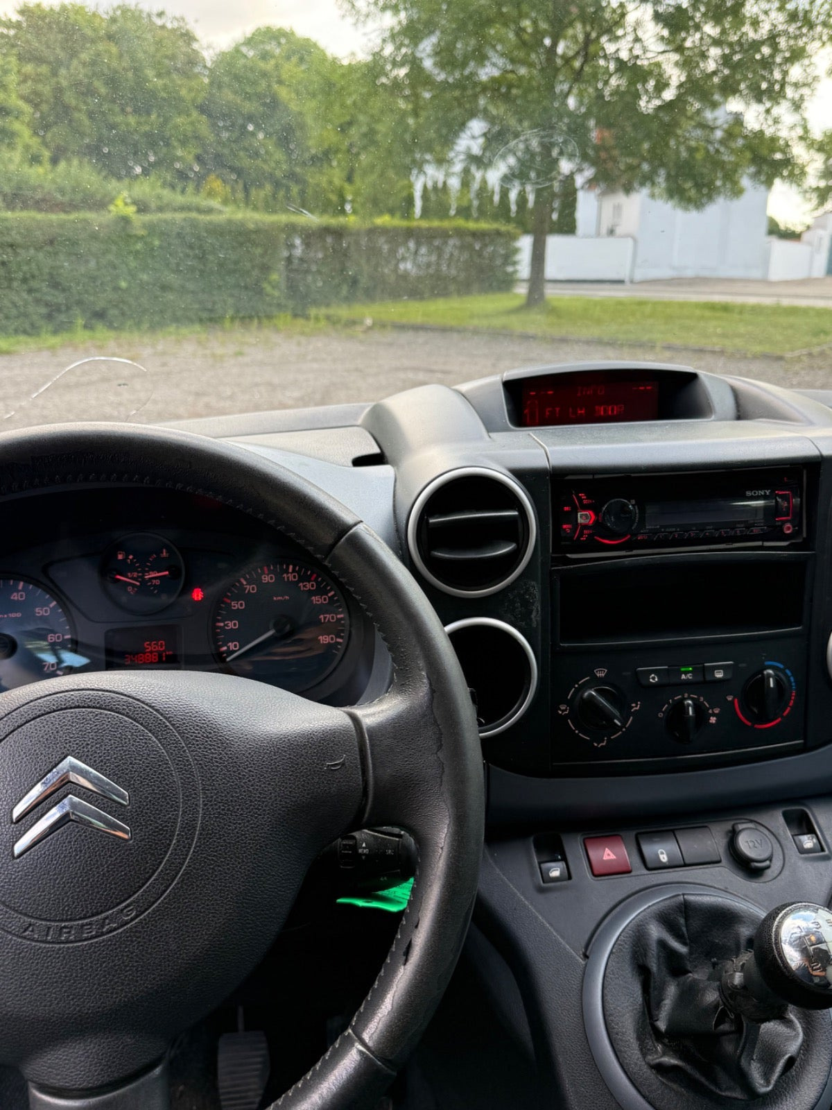 Sølv Citroën Berlingo fra 2010