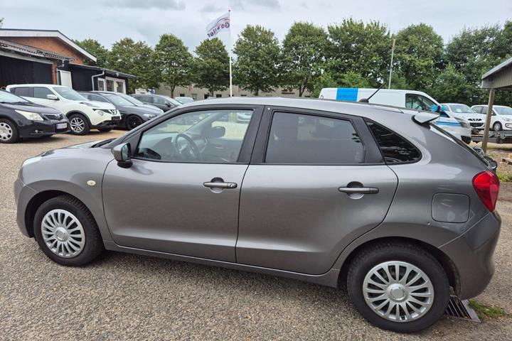 Grøn Suzuki Baleno fra 2016