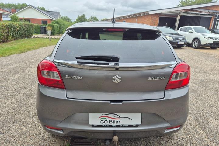 Grøn Suzuki Baleno fra 2016
