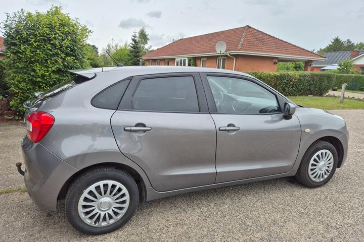 Grøn Suzuki Baleno fra 2016