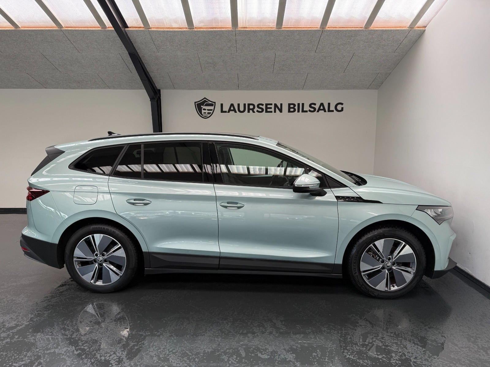Blå Skoda Enyaq fra 2021