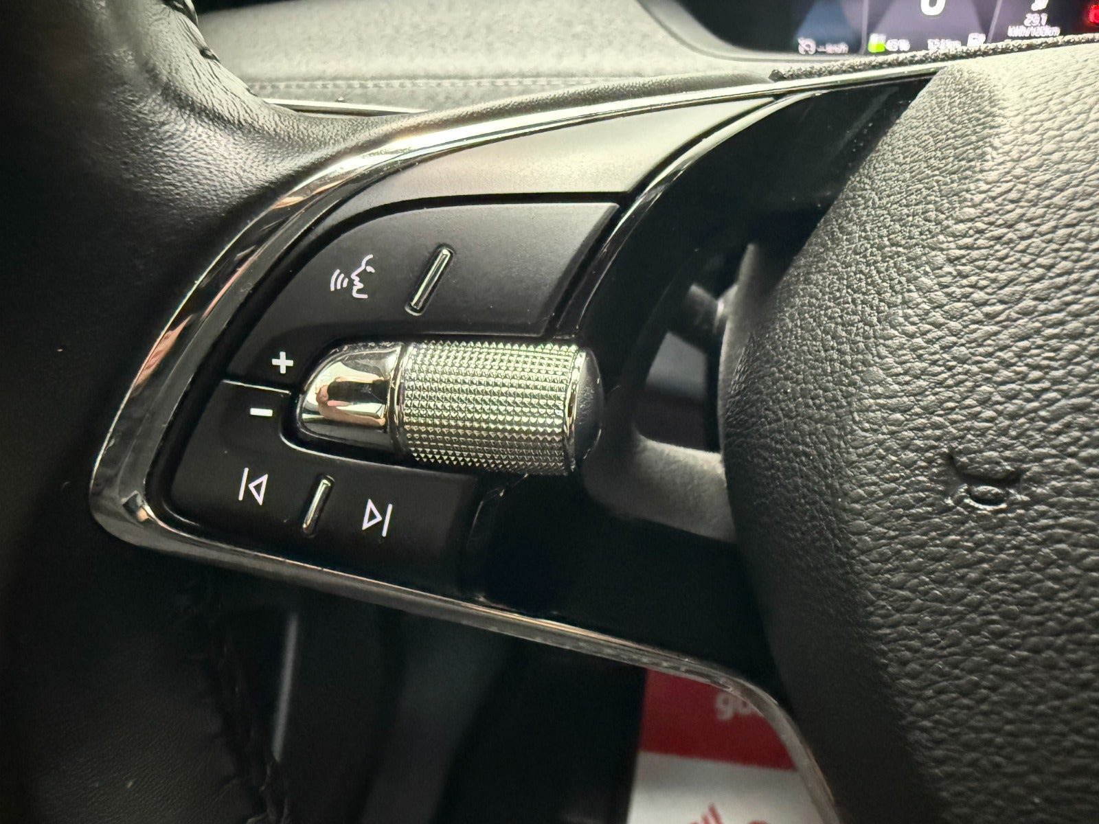 Blå Skoda Enyaq fra 2021