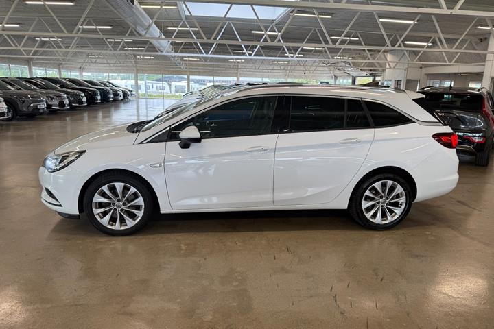 Hvid Opel Astra fra 2016