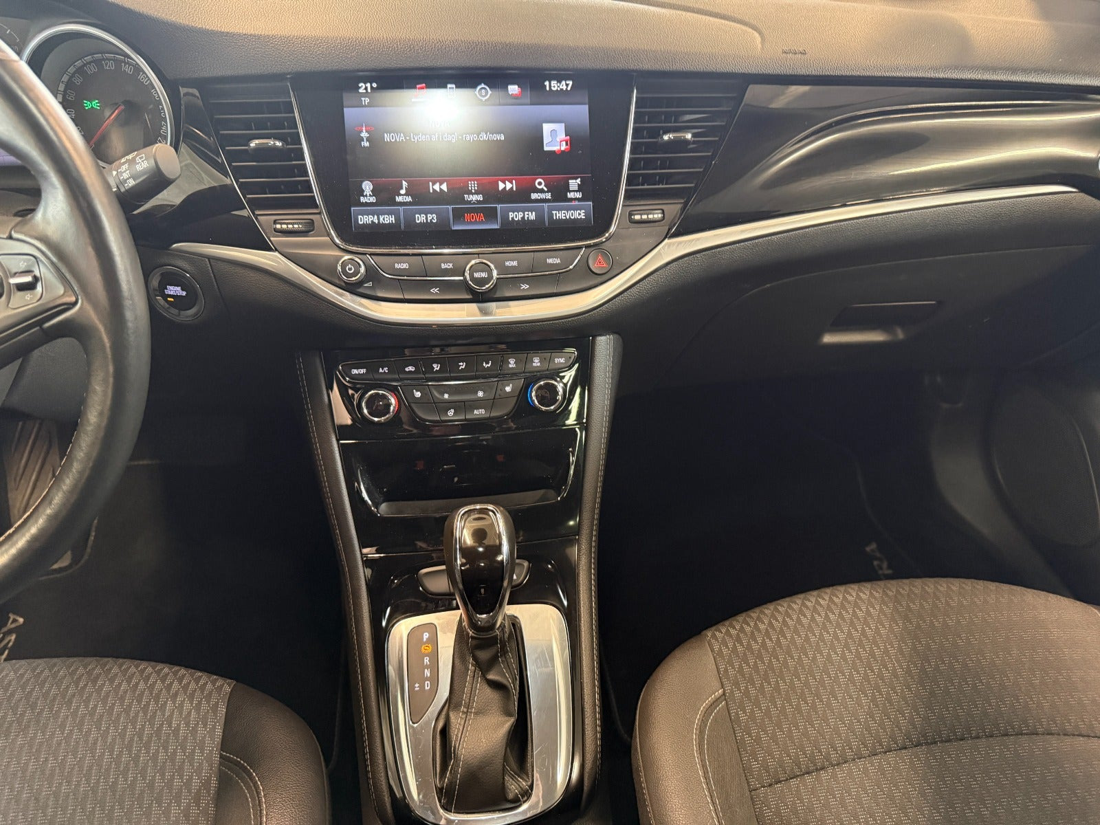 Hvid Opel Astra fra 2016