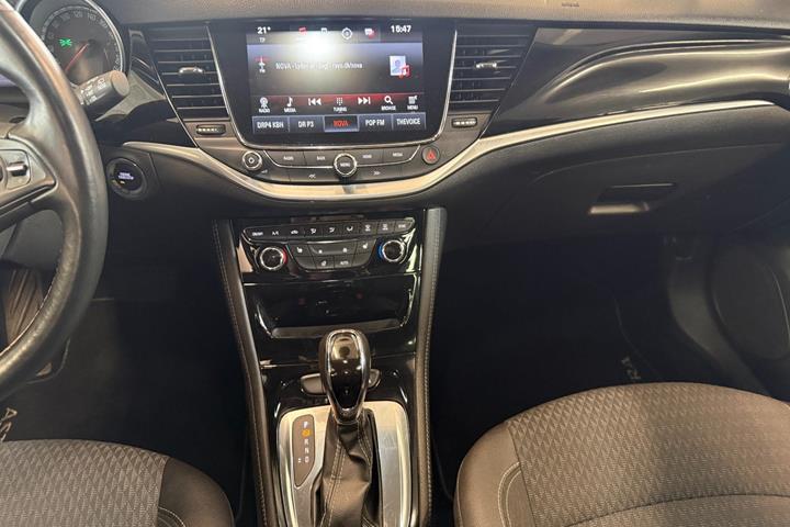 Hvid Opel Astra fra 2016