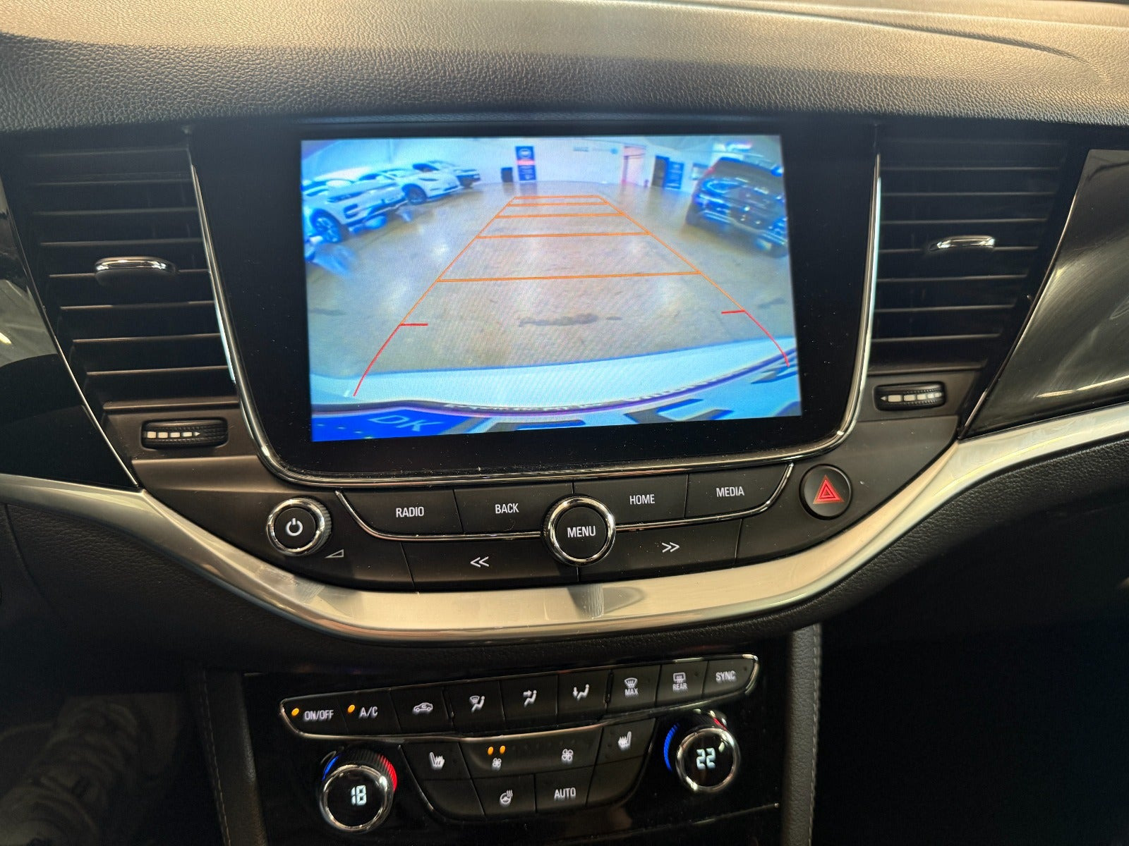 Hvid Opel Astra fra 2016