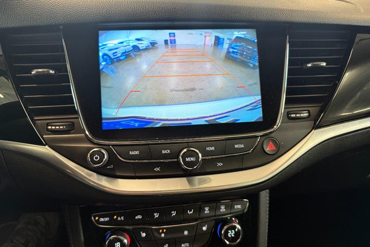 Hvid Opel Astra fra 2016