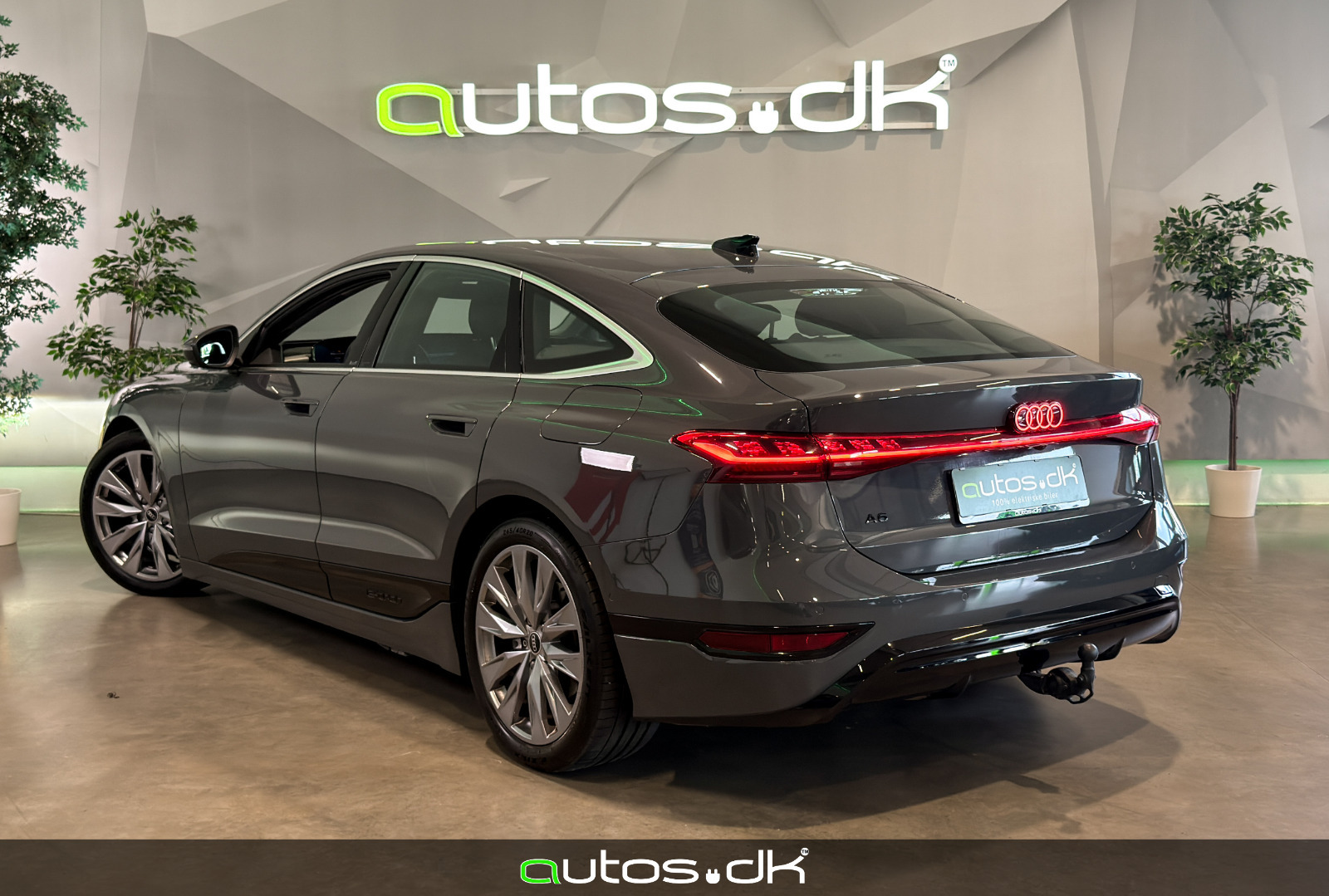 Grå Audi A6 e-tron fra 2025