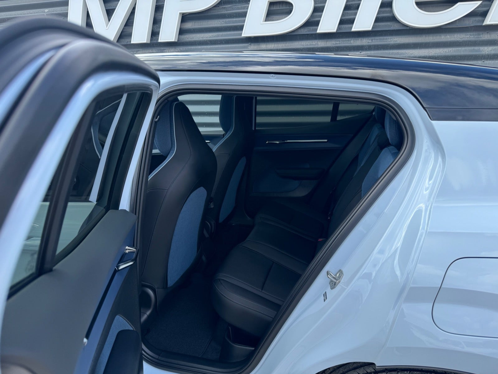 Blå Volvo EX30 fra 2025