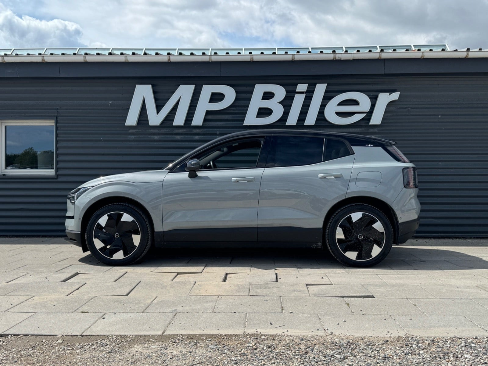 Grå Volvo EX30 fra 2025