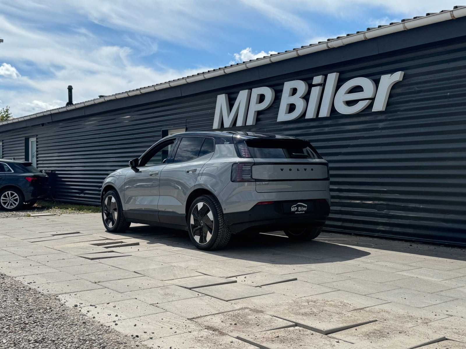 Grå Volvo EX30 fra 2025