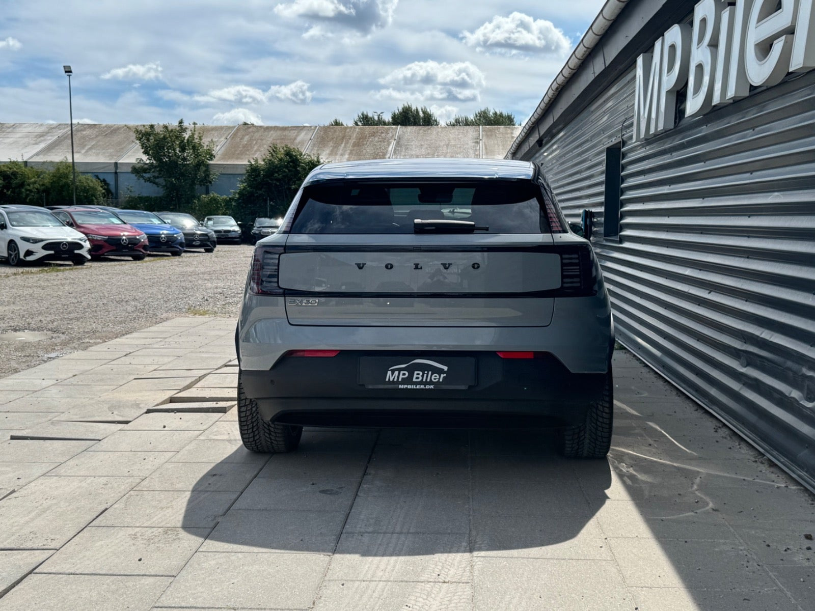 Grå Volvo EX30 fra 2025