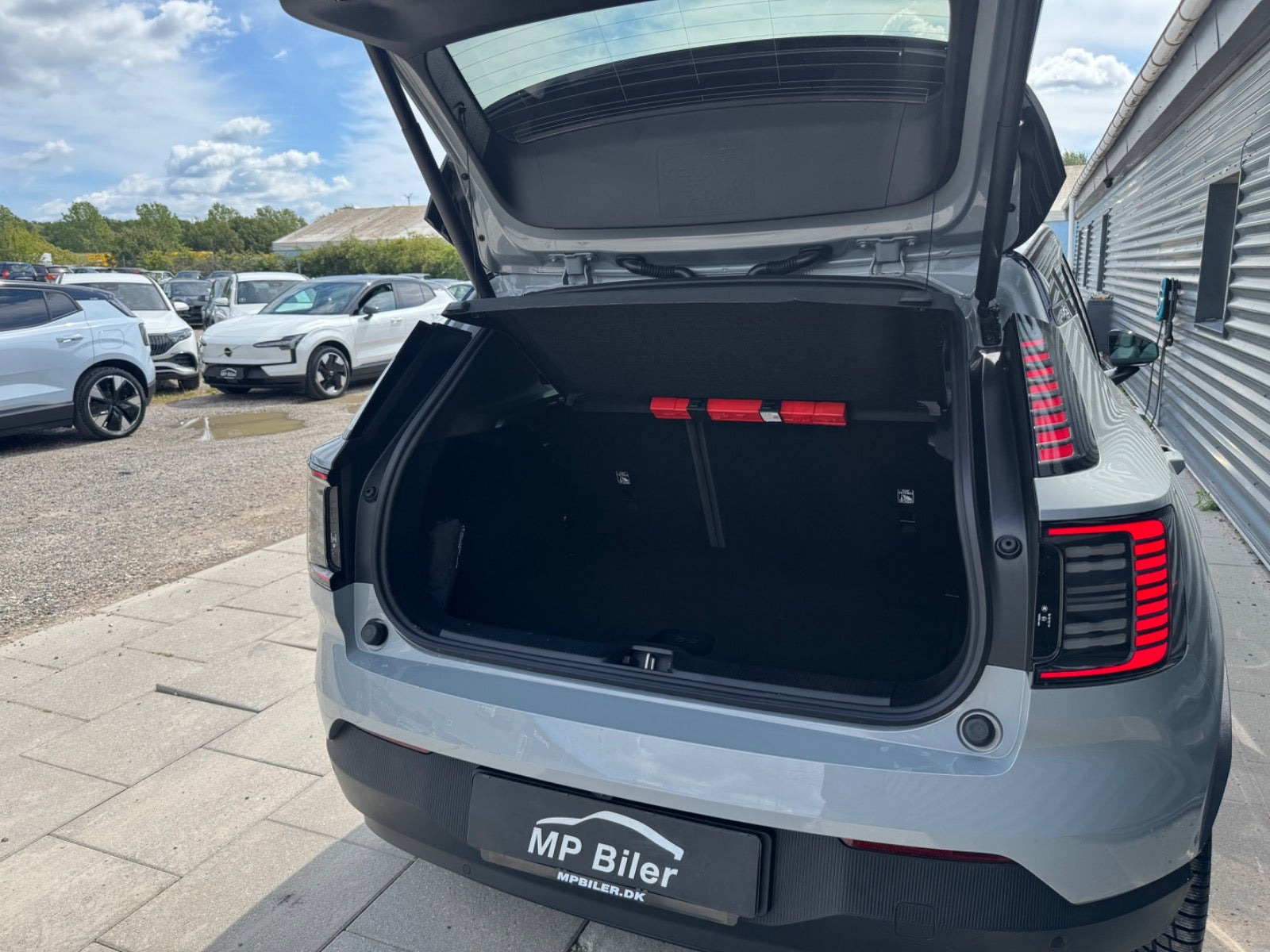 Grå Volvo EX30 fra 2025