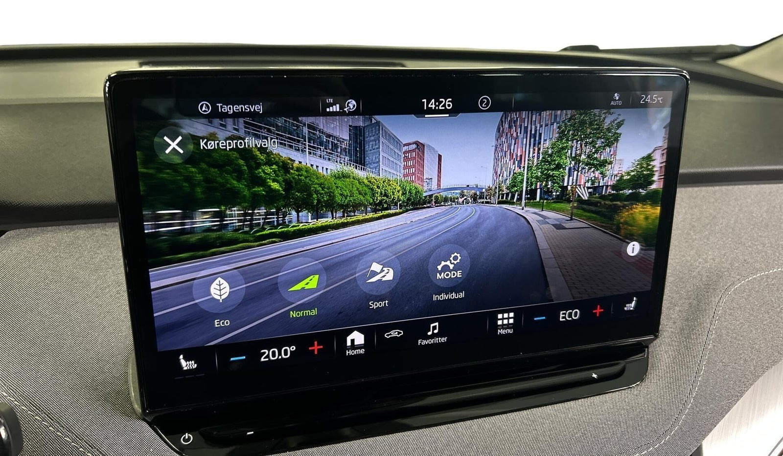 Hvid Skoda Enyaq fra 2022
