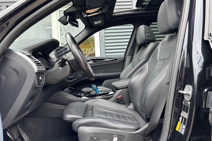 Sort BMW iX3 fra 2023