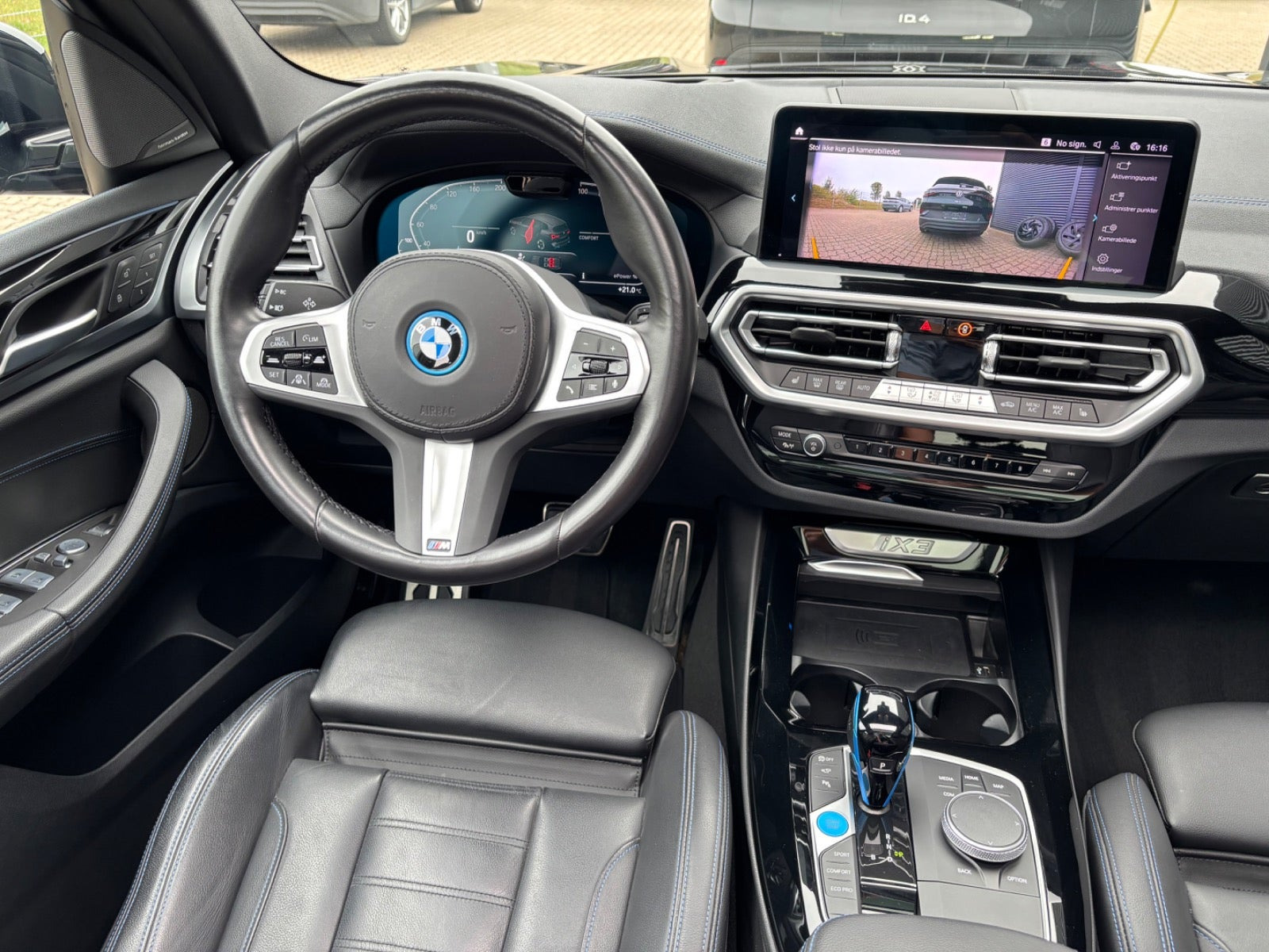 Sort BMW iX3 fra 2023