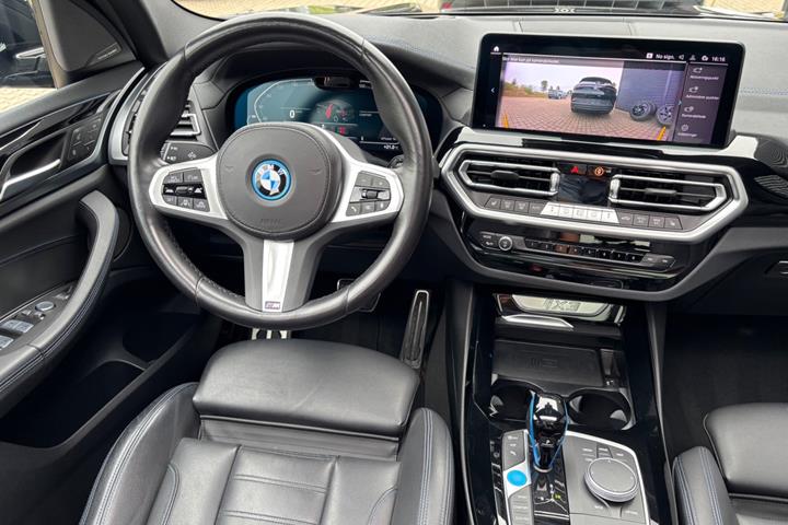 Sort BMW iX3 fra 2023