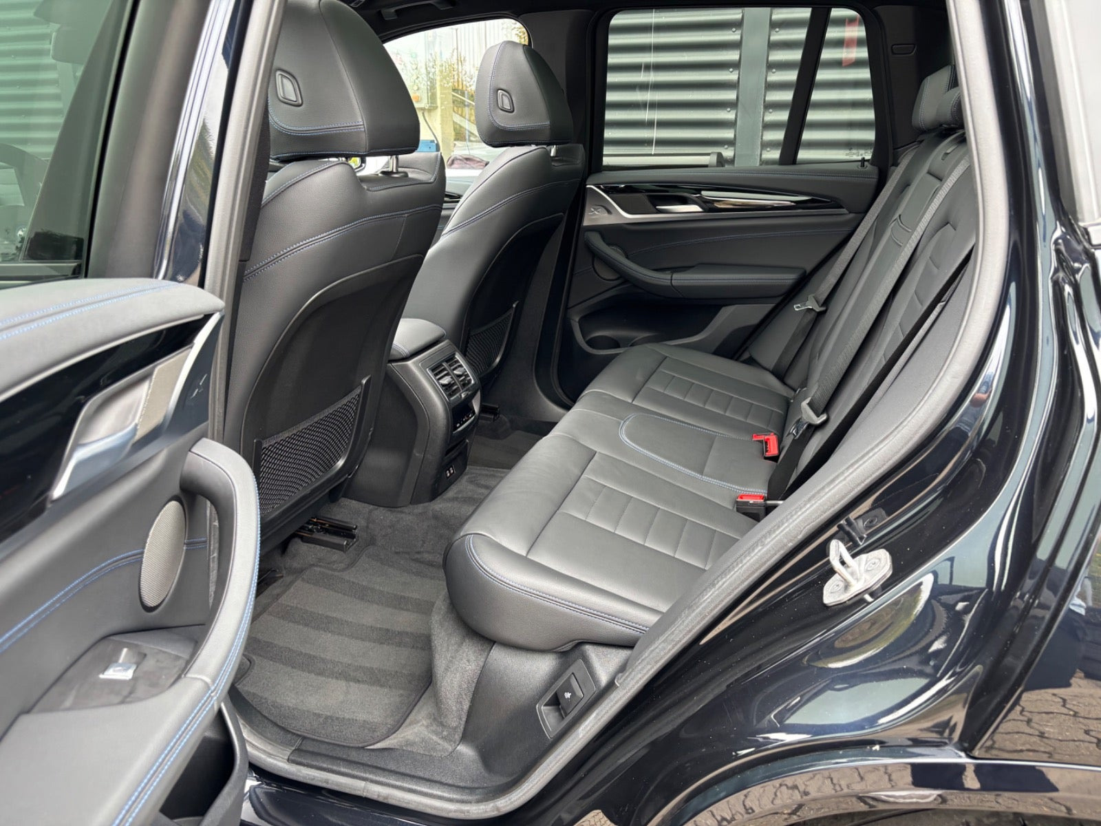 Sort BMW iX3 fra 2023