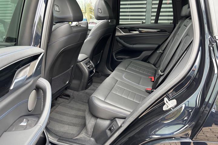Sort BMW iX3 fra 2023