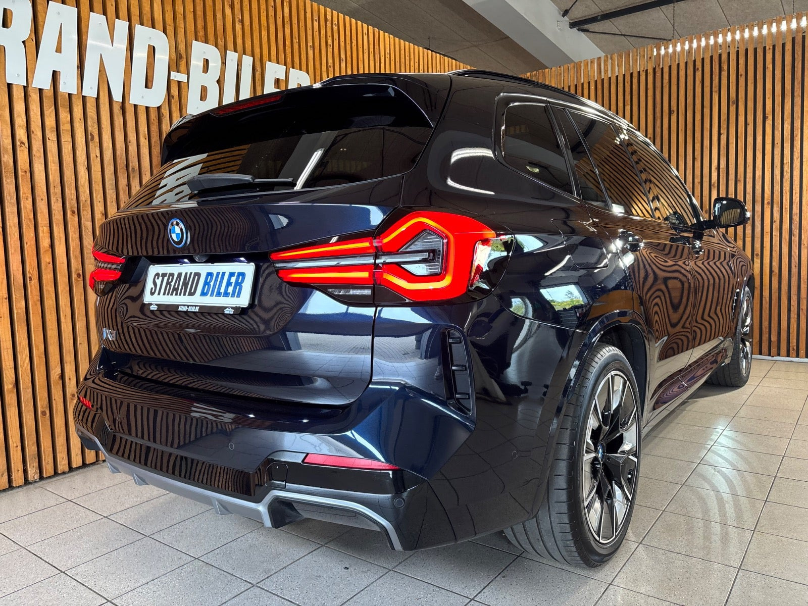 Sort BMW iX3 fra 2023