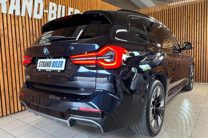 Sort BMW iX3 fra 2023