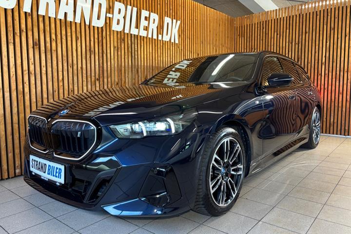 Sort BMW i5 fra 2025