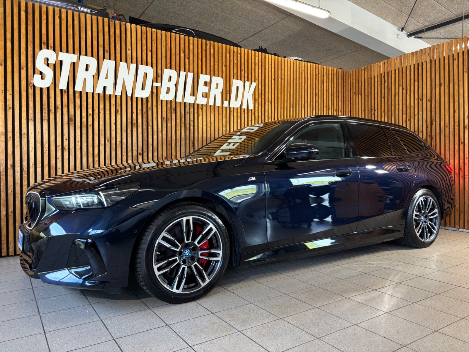 Sort BMW i5 fra 2025