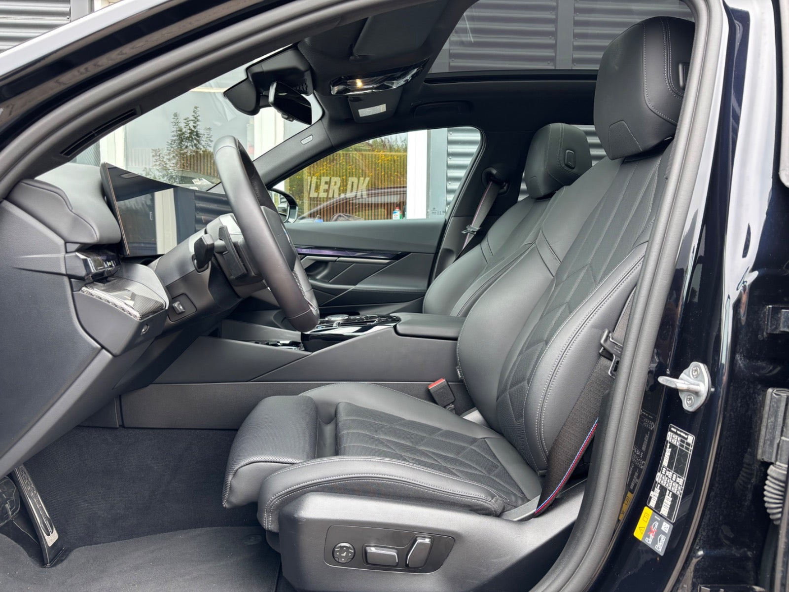 Sort BMW i5 fra 2025