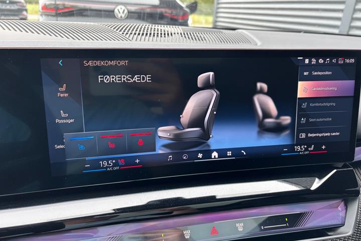Sort BMW i5 fra 2025