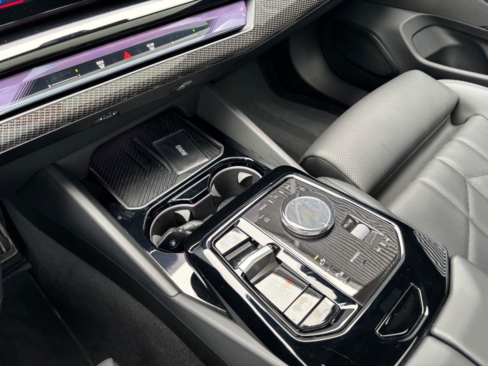 Sort BMW i5 fra 2025