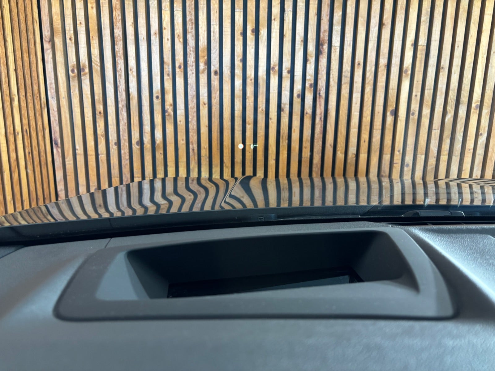 Grå BMW iX3 fra 2023