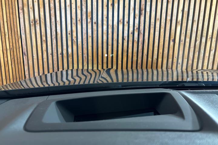 Grå BMW iX3 fra 2023