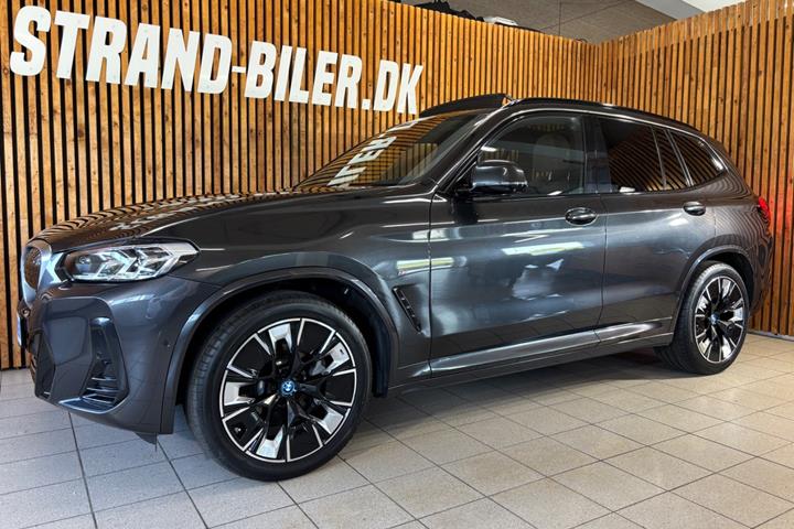 Grå BMW iX3 fra 2023