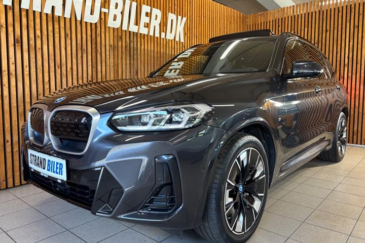 Grå BMW iX3 fra 2023