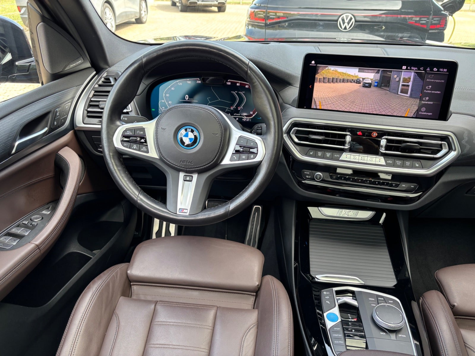 Grå BMW iX3 fra 2023