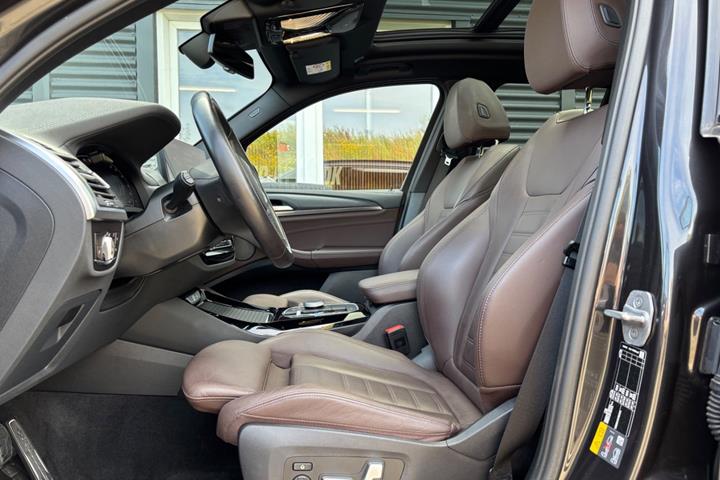 Grå BMW iX3 fra 2023