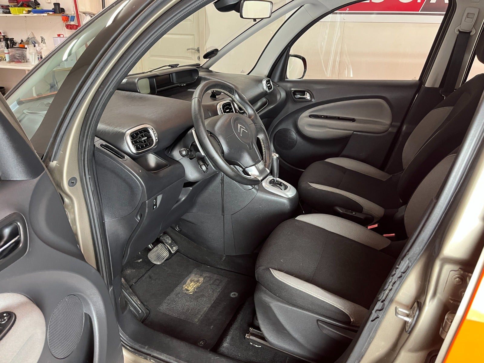 Orange Citroën C3 Picasso fra 2012