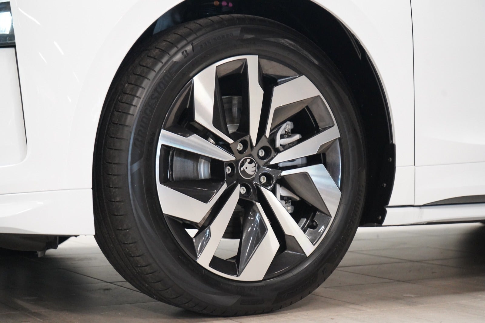 Hvid Skoda Enyaq fra 2027
