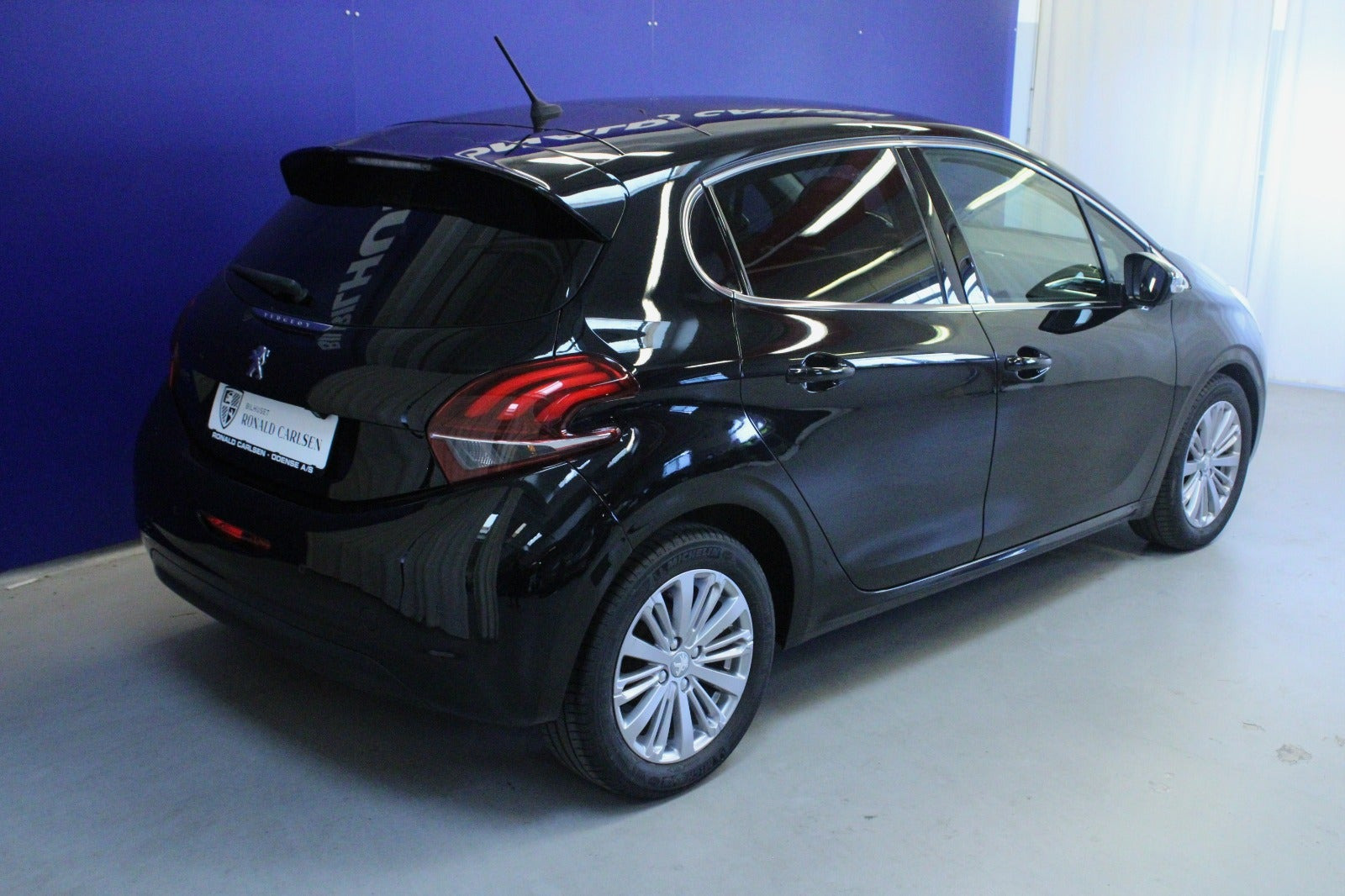 Sort Peugeot 208 fra 2019